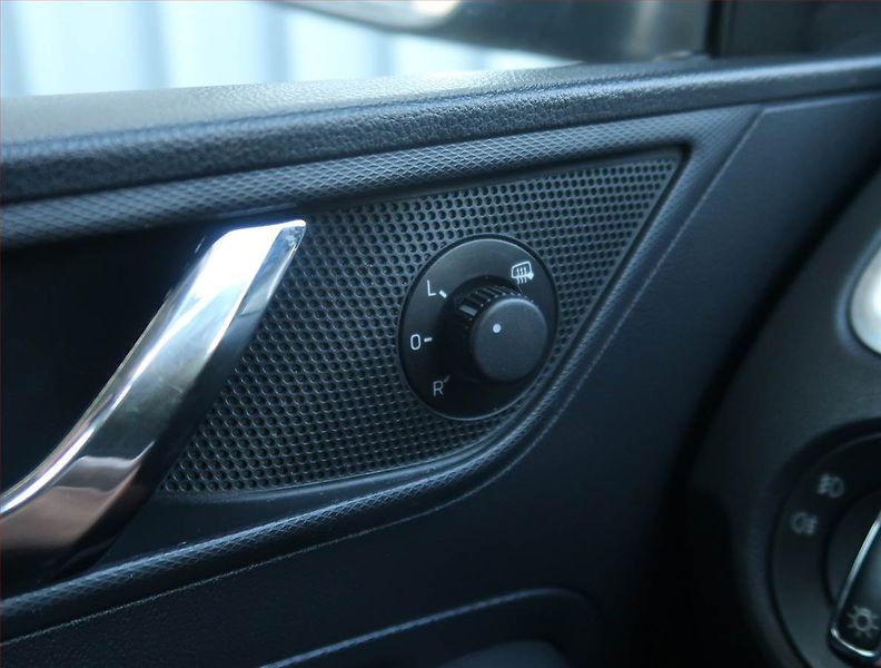 Škoda Rapid (2014) Spaceback 1.2 TSI, Tempomat - fotka 19 z 23