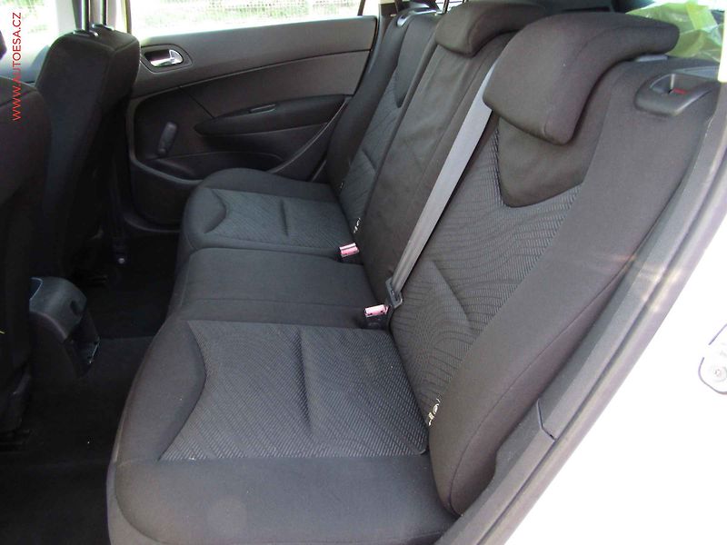 Peugeot 308 (2009) 1.6 HDi, AC, výhřev sed - fotka 10 z 15