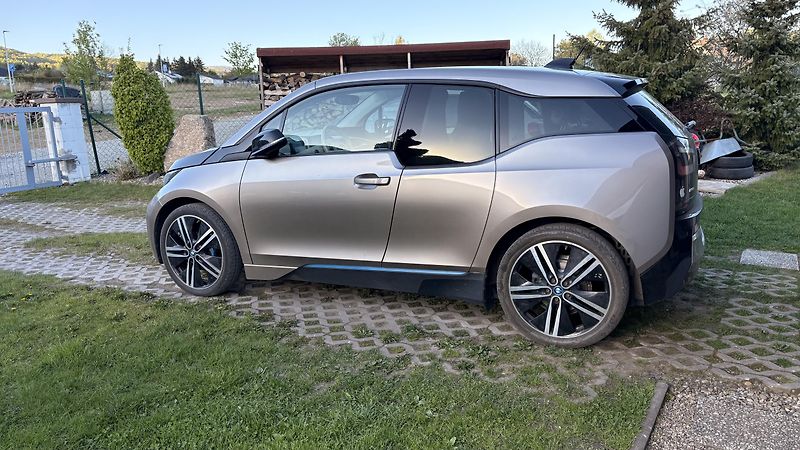 BMW i3 (2015) BMW i3 + REX + mnoho výbavy - fotka 3 z 9