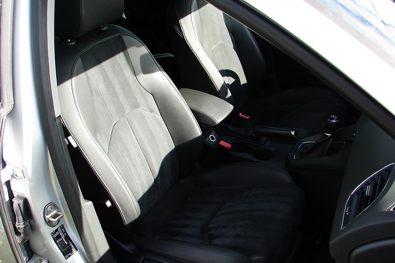 Seat Leon 1.6 TDi 110PS LED Navi-ZADÁN!  - fotka 11 z 42