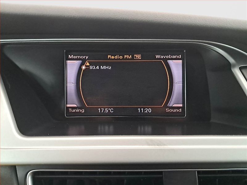 Audi A4 (2011) 2.0 TDI, 4X4, Xenony - fotka 12 z 17