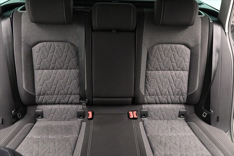 Volkswagen Passat 2,0 TDI 110 kW DSG Business Zá - fotka 28 z 31
