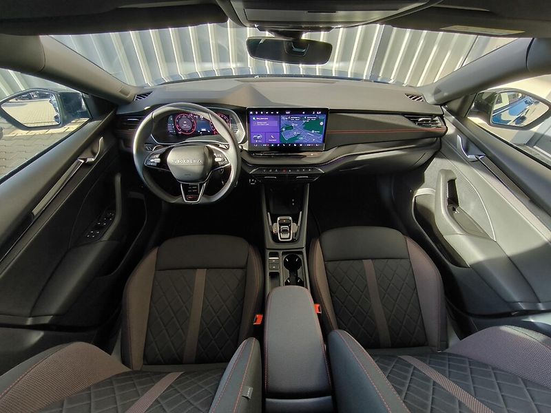 Škoda Octavia Combi DSG 2.0 TSi 195 kW RS - fotka 10 z 23
