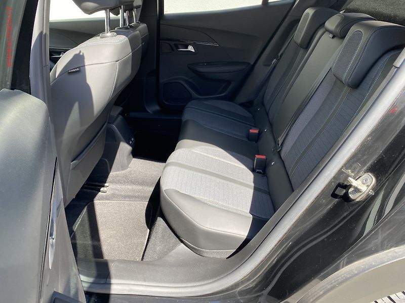 Peugeot 2008 (2021) 1.2PT, Allure - fotka 10 z 19