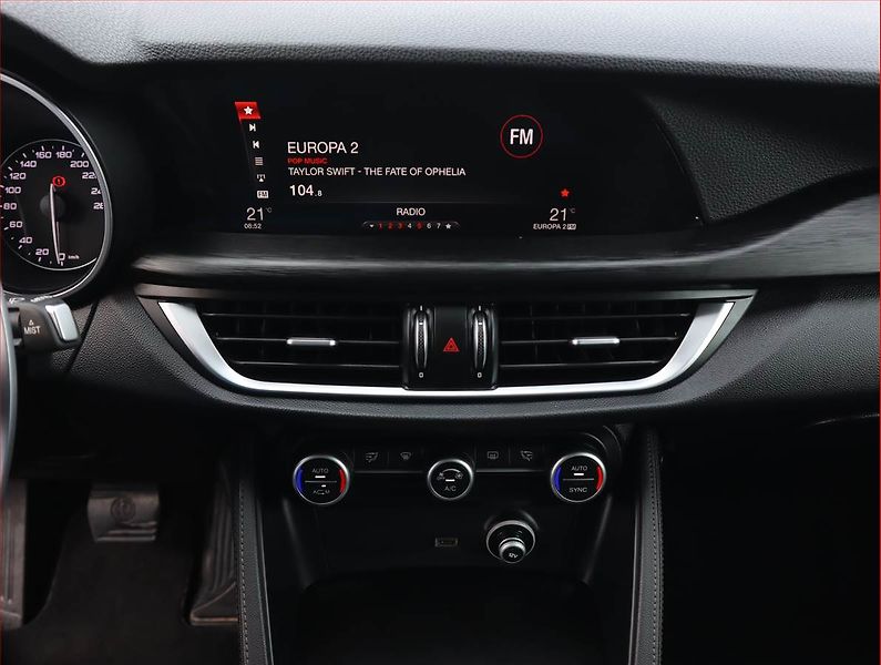 Alfa Romeo Stelvio (2018) 2.2 Diesel, Automat, Kůže - fotka 11 z 20
