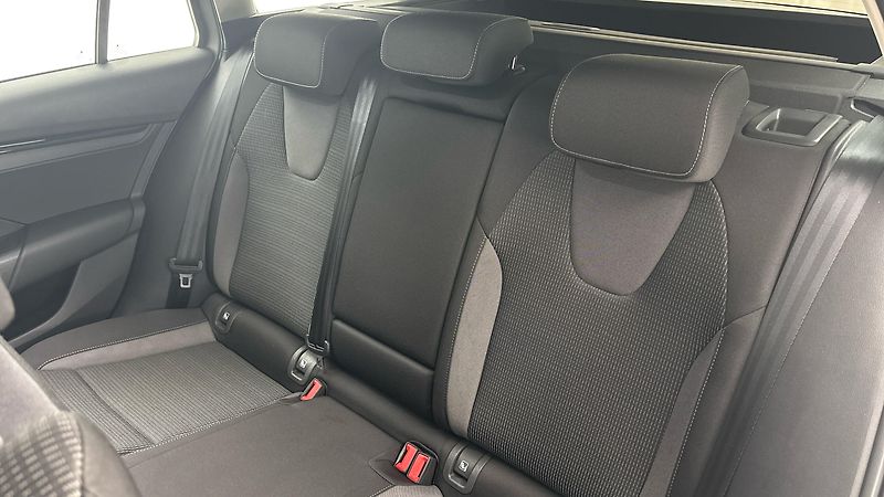 Škoda Octavia 2.0 TDI Ambition Combi - fotka 16 z 24