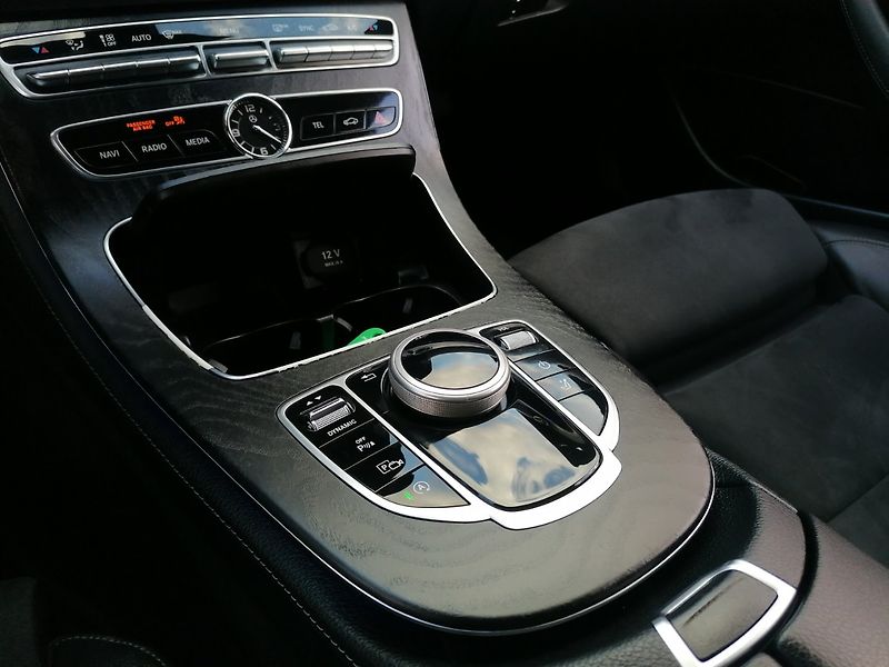 Mercedes-Benz Třídy E (2019) 200D AMG - fotka 18 z 35