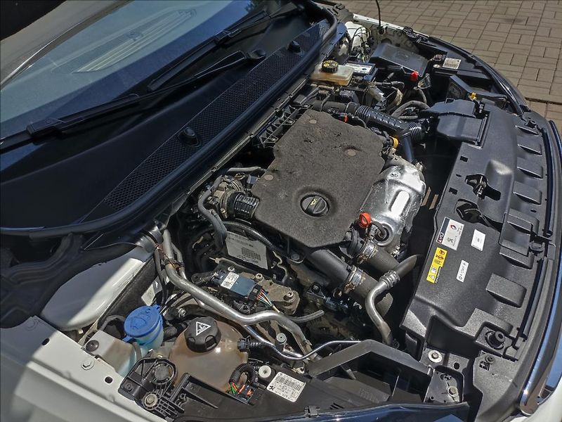 Peugeot 308 1,5 BlueHDi 96kw Allure,S&S,ČR - fotka 34 z 39