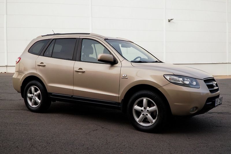 Hyundai Santa Fe (2009) 2.2 CRDI 4X4 7 MÍST PREMIUM - fotka 2 z 21