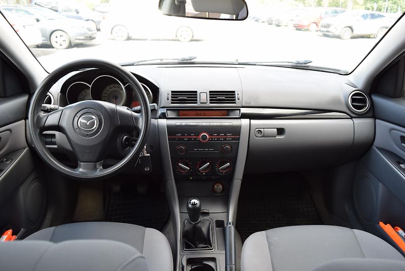 Mazda 3 (2007) 1.4 16v BK 62kw COMFORT 2x ALU - fotka 17 z 36