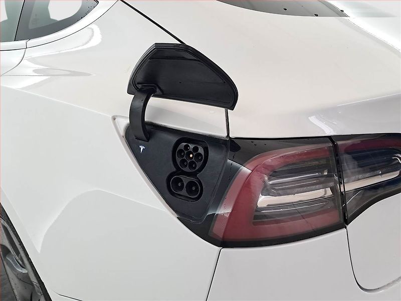 Tesla Model 3 (2020) Long Range 4WD 78kWh, SoH 87% - fotka 18 z 19