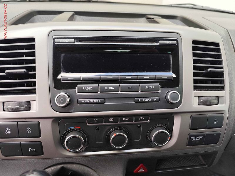 Volkswagen Multivan (2012) 2.0TDi, AC, TZ, park.asist - fotka 13 z 22