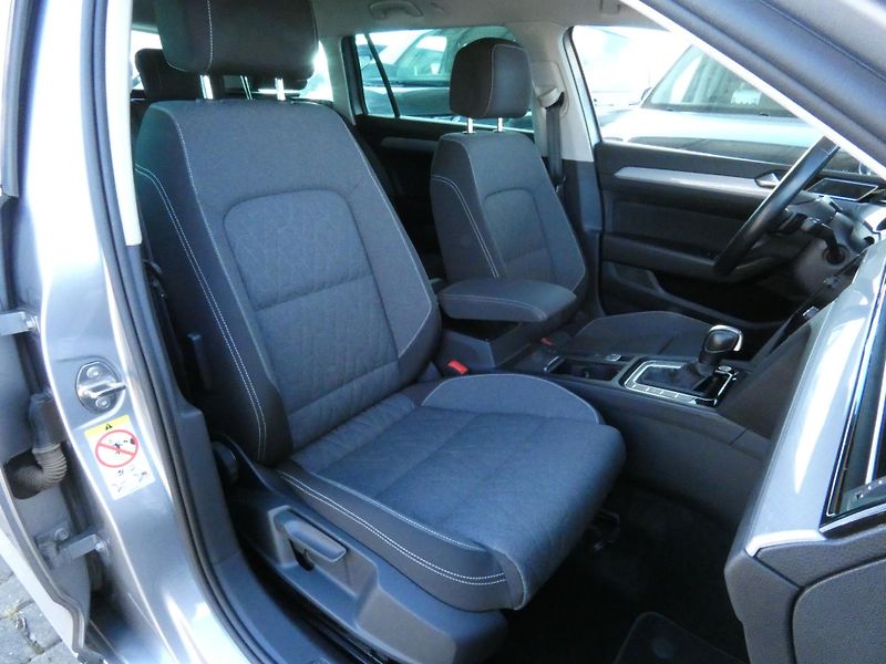 Volkswagen Passat Variant Business 2.0 TDI DSG - fotka 22 z 30