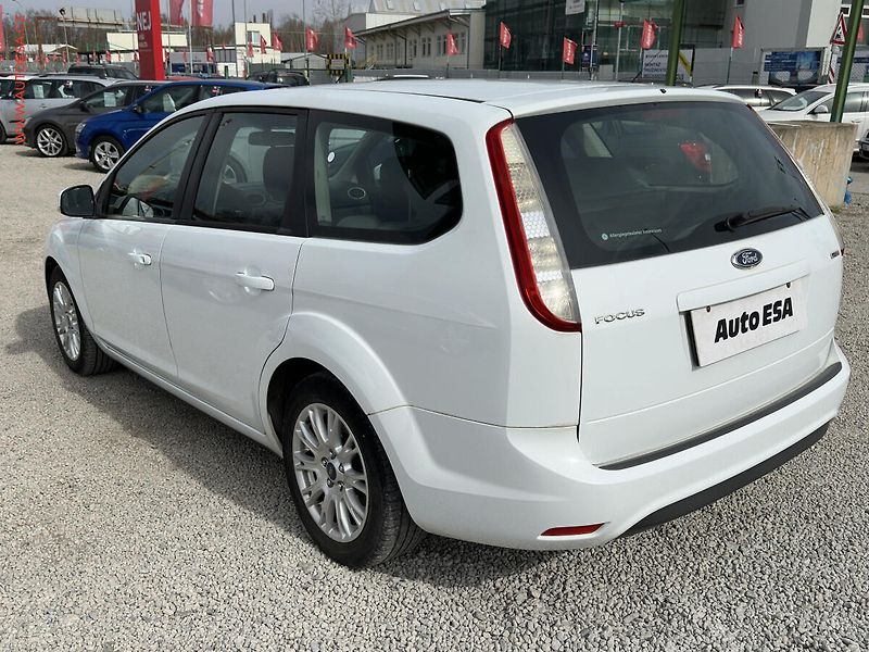 Ford Focus (2011) 1.6 TDCi, AC, STK3/28 - fotka 6 z 15