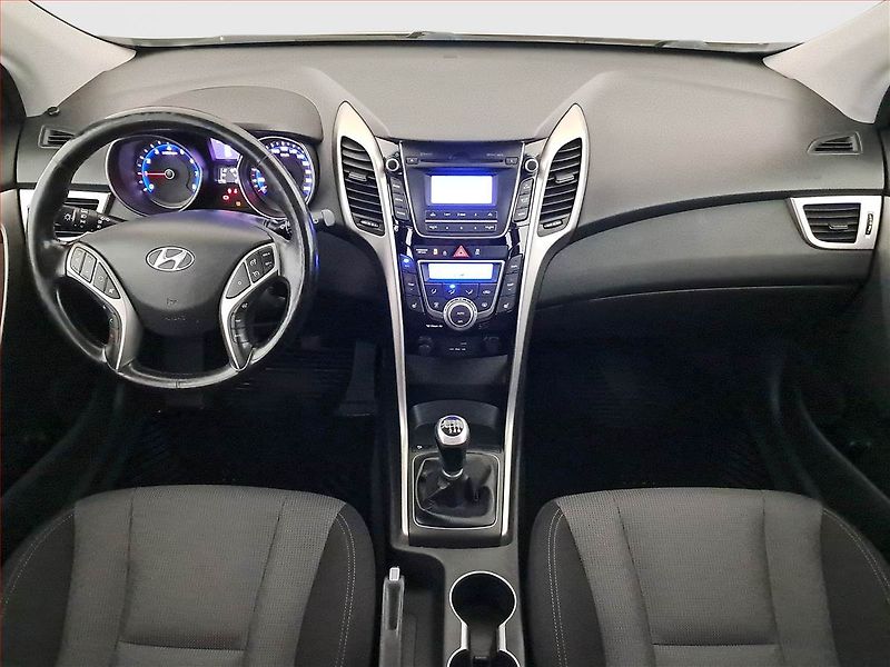 Hyundai i30 (2015) Weekend 1.6 GDI, Serv.kniha - fotka 8 z 19