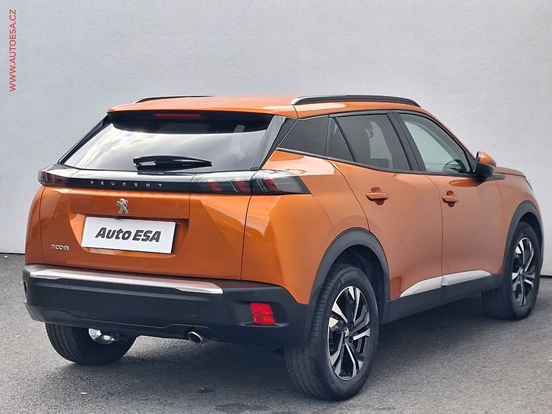 Peugeot 2008 (2021) 1.5 HDi, Allure, AT, +kola - fotka 4 z 20