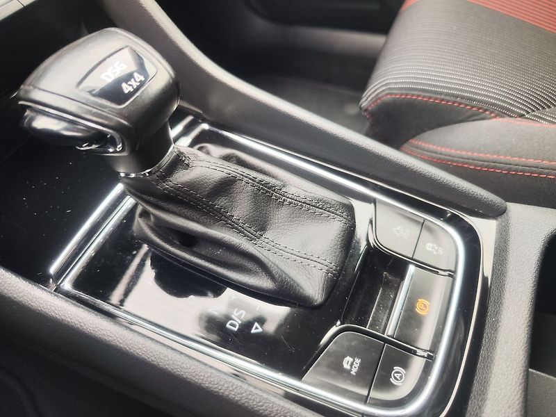 Škoda Karoq 2.0 TDI/140kW Style DSG 4x4 - fotka 28 z 36