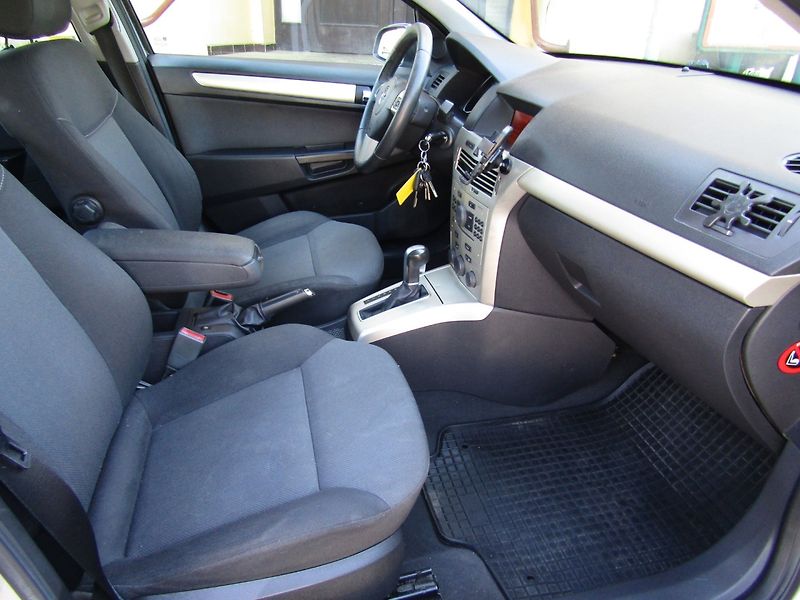 Opel Astra (2007) 1.8 16V AUTOMAT - fotka 26 z 35