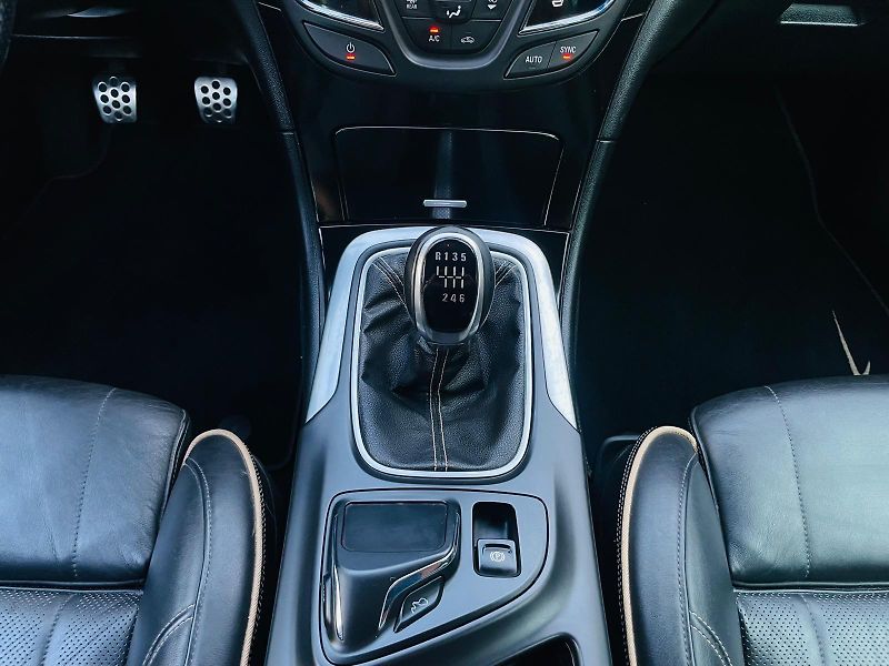 Opel Insignia 2.0CDTi 4x4 MANUÁL KAMERA VÝHŘ - fotka 40 z 49