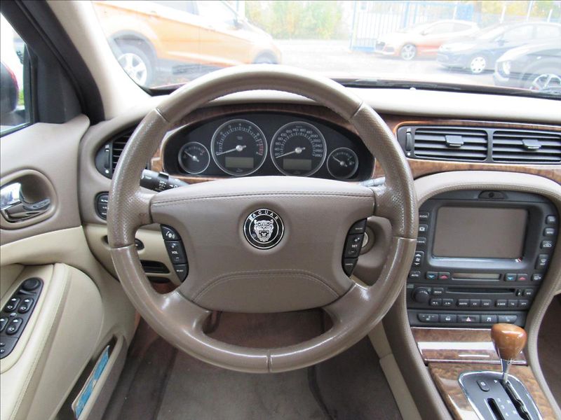Jaguar S-Type 3,0 i Exclusive 175 KW - fotka 12 z 28