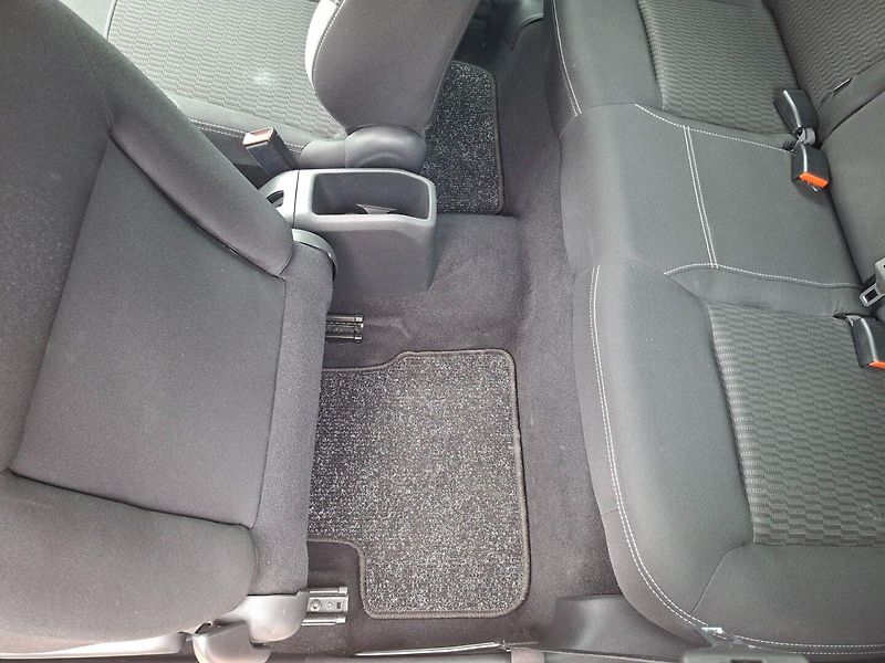 Peugeot 208 (2015) 1.0i 50kW -KLIMA-SENZORY - fotka 29 z 42