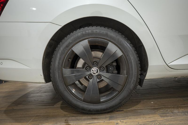 Škoda Superb 2.0 TDI 110 kW L&K - fotka 35 z 36