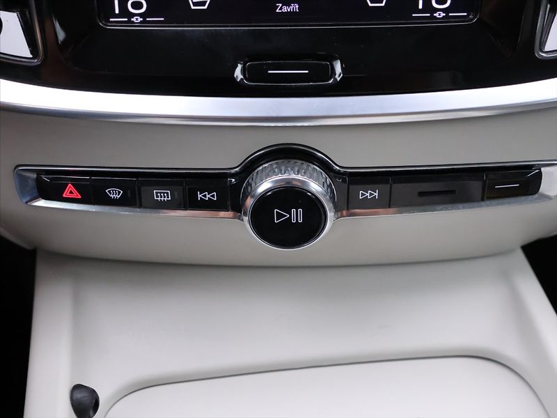 Volvo V60 2,0 D3 110kW Drive-E Momentum - fotka 21 z 30
