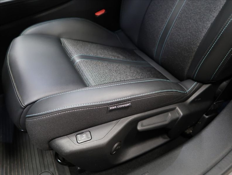 Peugeot 308 1,5 BlueHDi  AT ALLURE PACK ČR - fotka 32 z 39