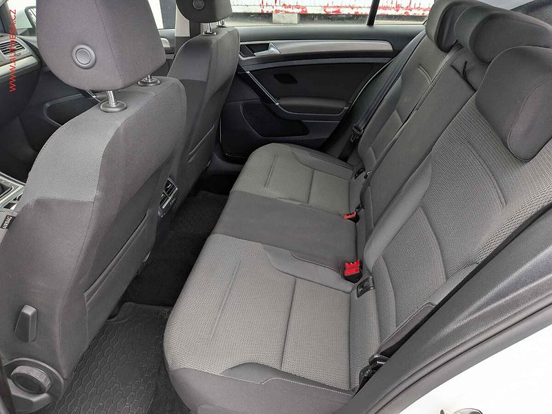 Volkswagen Golf (2014) 1.2 TSi, 1.maj,ČR - fotka 11 z 13