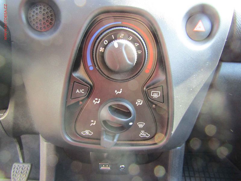 Toyota Aygo (2020) 1.0 i, ČR, servis.kniha - fotka 12 z 16