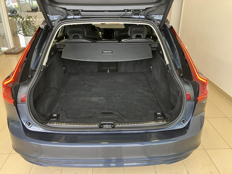 Volvo V90 B4 AWD Momentum PRO AT8, ČR - fotka 10 z 42