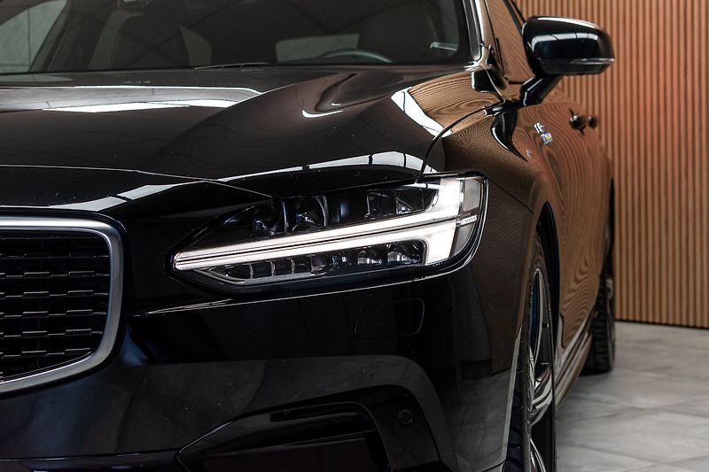Volvo V90 D5 AWD R-DESIGN*HARMAN/KARDON* - fotka 36 z 42
