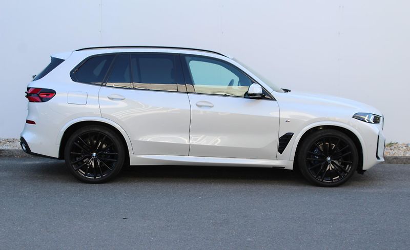 BMW X5 xDrive30d - fotka 3 z 23