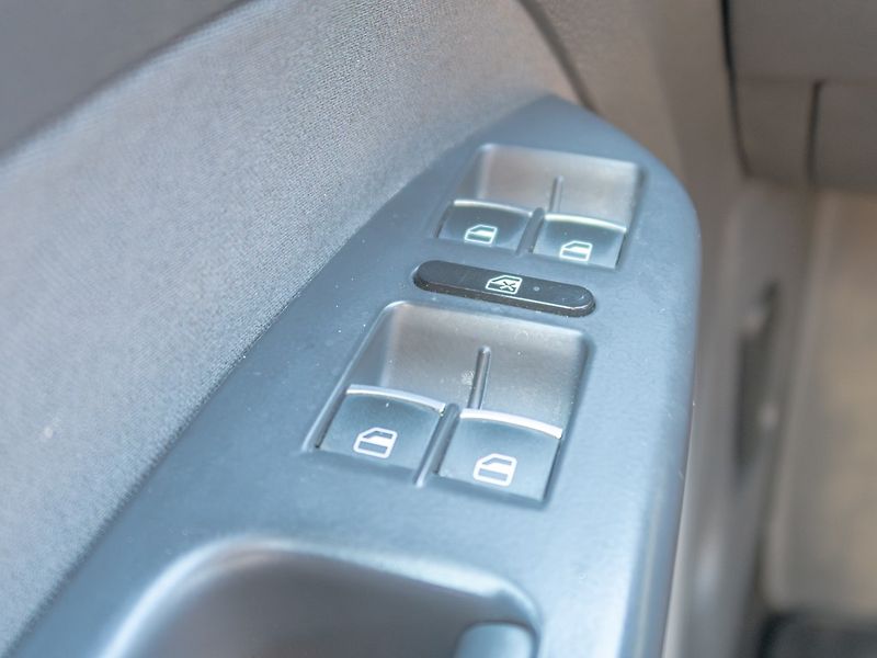 Volkswagen Touran (2014) 1.6TDI 77KW DSG NAVI – 7 SEDAD - fotka 27 z 50