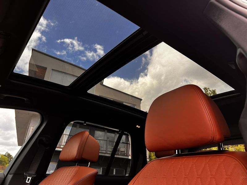 BMW X5 M50i Individual VZDUCH - fotka 30 z 31