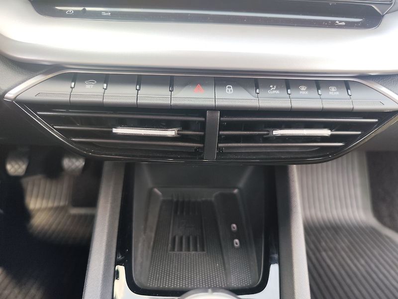 Škoda Octavia 1.5 TSI/85kW Selection - fotka 23 z 32