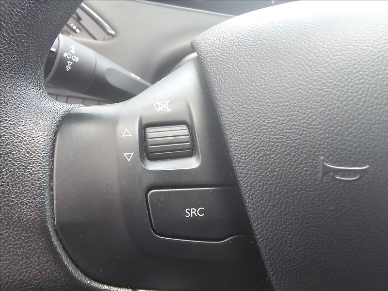 Peugeot 208 1,2 i Actice klima - fotka 16 z 40