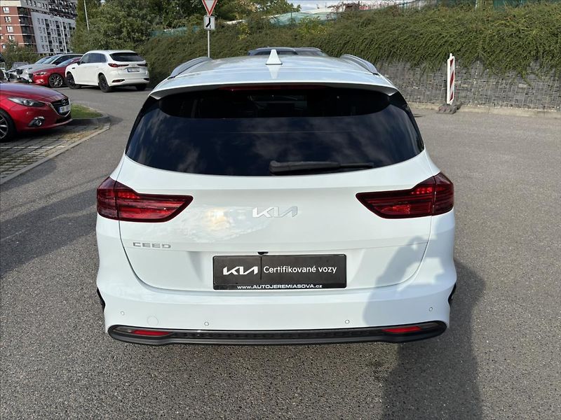 Kia Ceed 1,5 TGDi TOP ZÁRUKA CARPLAY - fotka 4 z 39