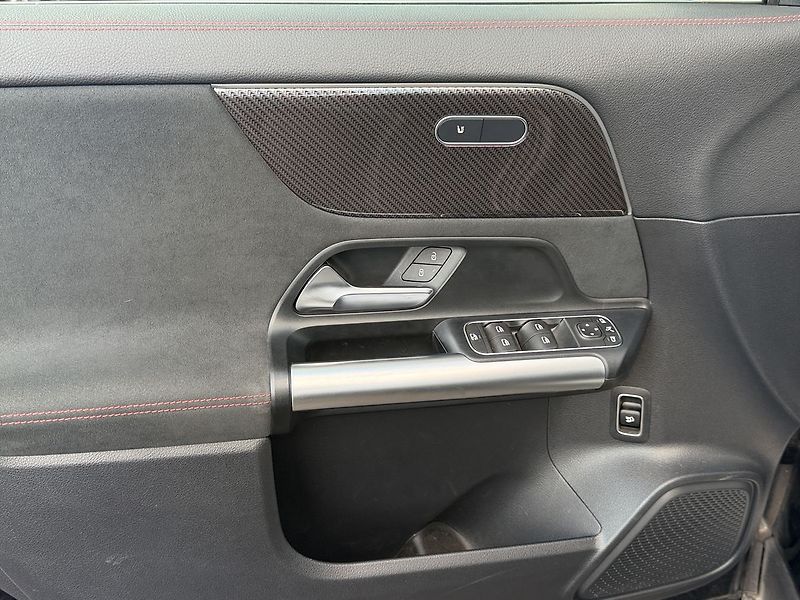 Mercedes-Benz GLA 200 d - fotka 23 z 36