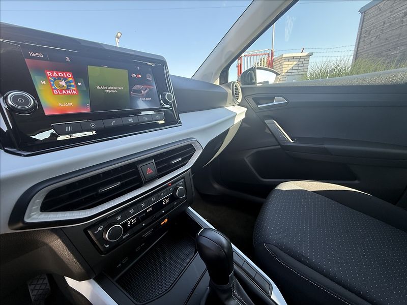 Seat Arona 1,0 TSI DSG 81kW 39.000Km - fotka 13 z 33