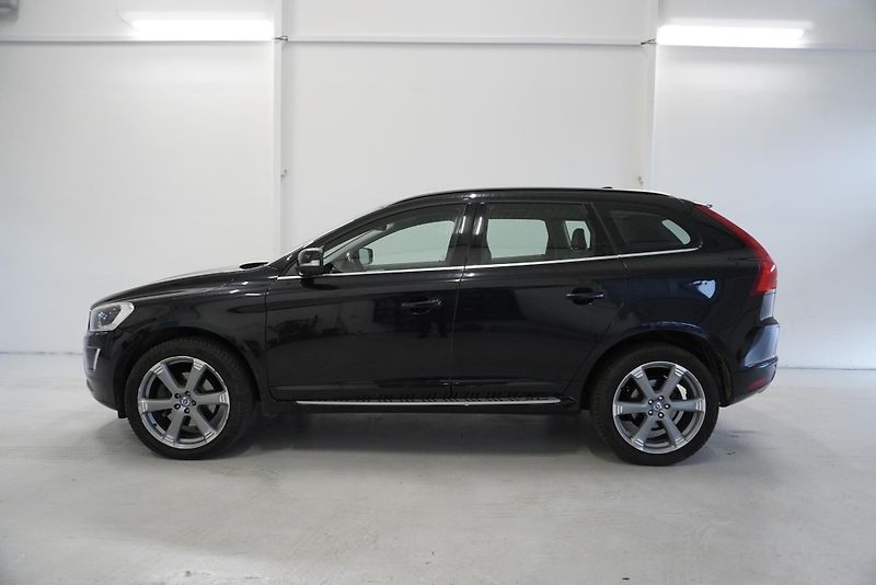 Volvo XC60 2,4 D5 AWD AUTOMAT - fotka 8 z 38
