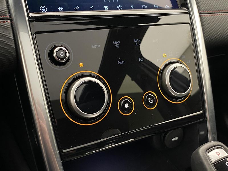 Land Rover Discovery Sport P200 SE AWD AUT CZ REZERVACE - fotka 26 z 39
