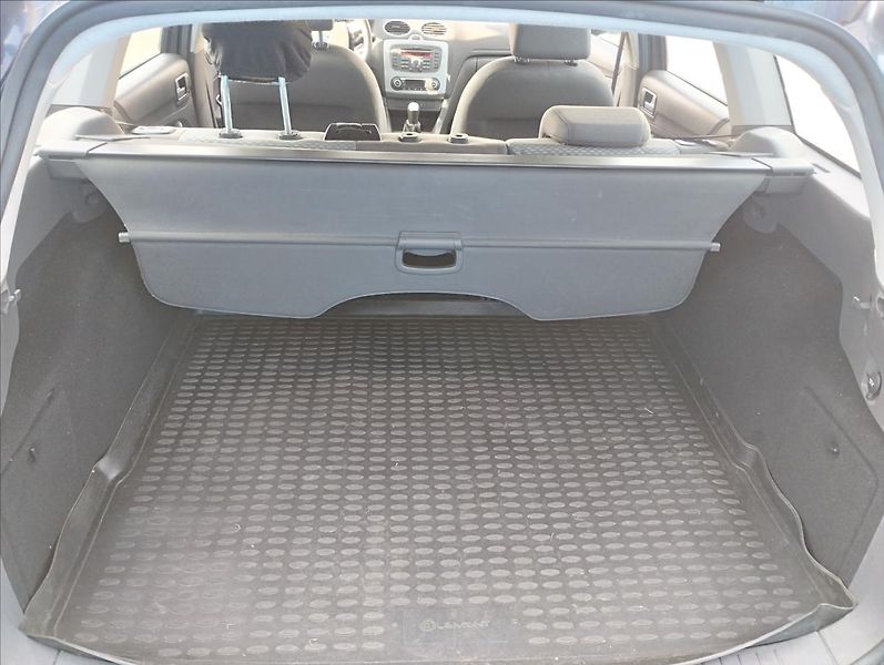 Ford Focus 1,6 74KW - fotka 15 z 15
