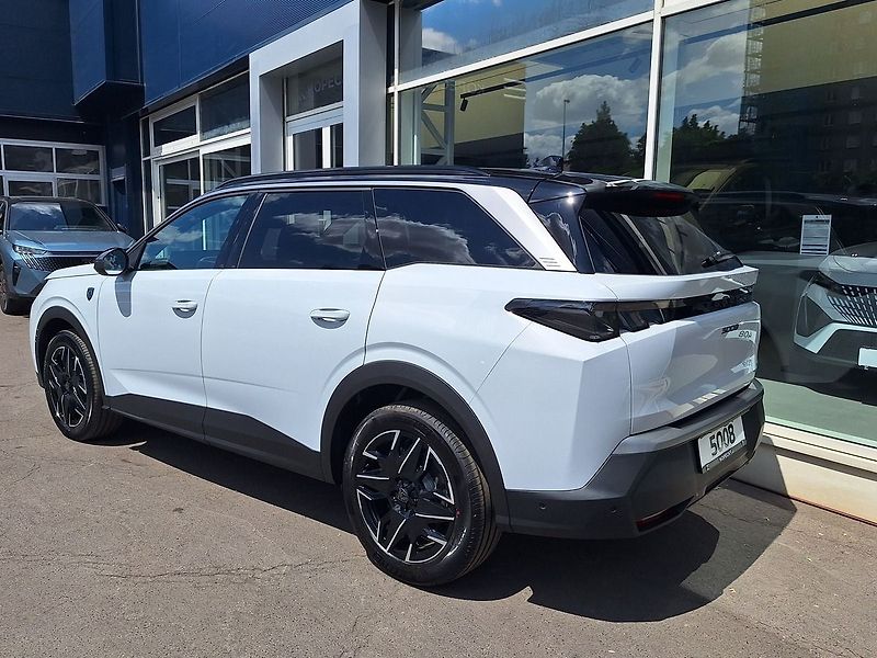 Peugeot 5008 (2026) GT Hybrid 145 e-DCS6 - fotka 4 z 17