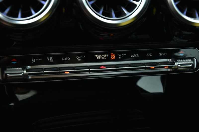 Mercedes-Benz Třídy A 250i 165kW NAVI PANORAMA ČR - fotka 24 z 28