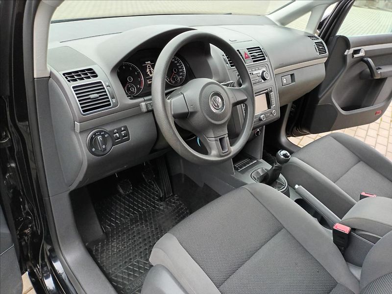 Volkswagen Touran 1,4 TSI,SERVIS,TAŽNÉ,VÝHŘEV - fotka 16 z 43