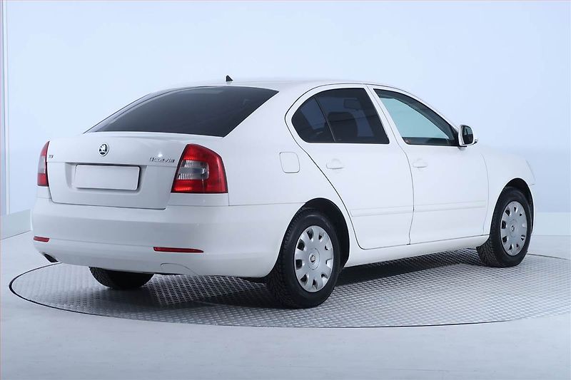 Škoda Octavia (2011) 1.6 TDI, Tempomat - fotka 5 z 16