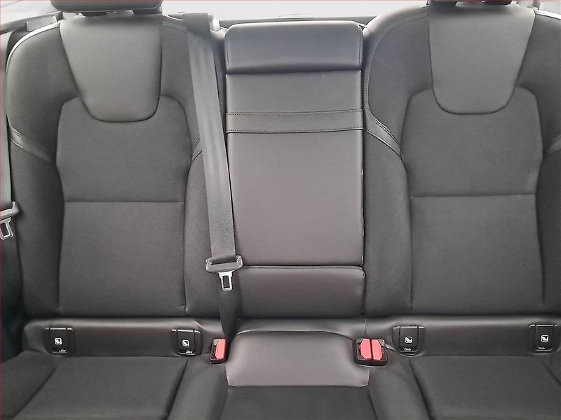 Volvo XC60 (2020) B4 AWD - fotka 10 z 18