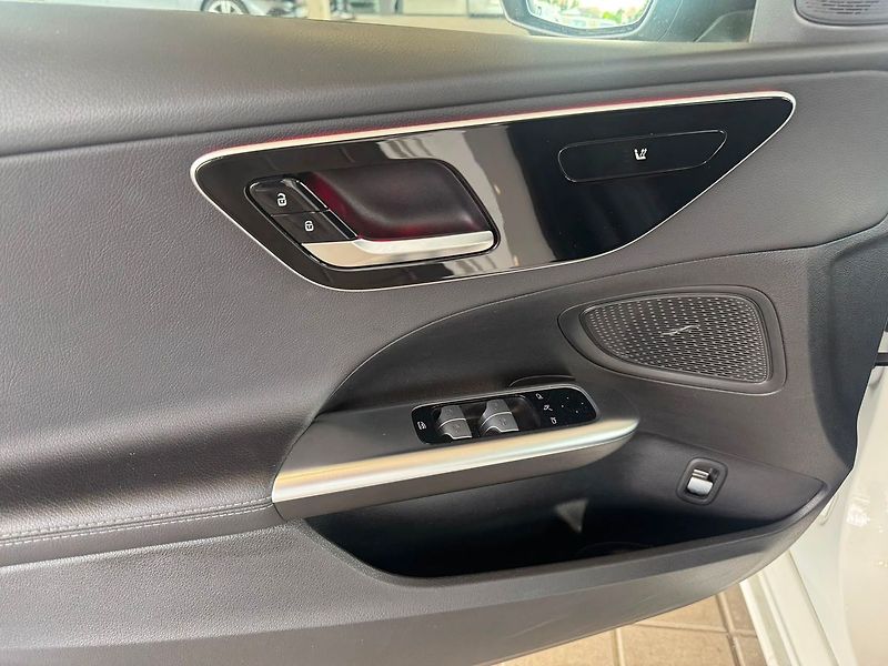 Mercedes-Benz Třídy C 220d 4MATIC - fotka 10 z 20
