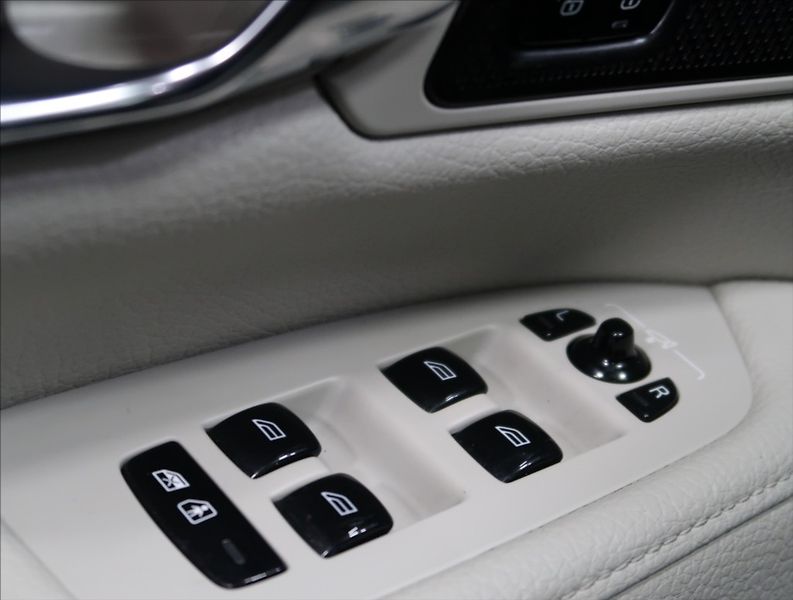 Volvo S90 2,0 D5 AWD INSCRIPTION - fotka 20 z 54